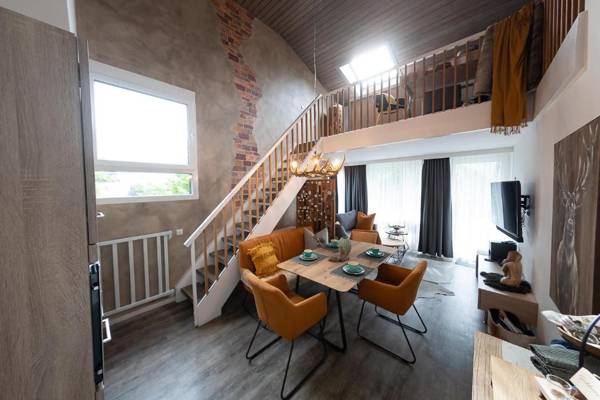 VIP Deluxe 107qm auf zwei Etagen 1 Dopplezimmer EG 1 Doppelzimmer auf der Galerie sowie 2 Badezimmer und komplette Küche mit Mikrowelle und Backofen Ideal für 1 bis 6 Gäste Direkter Blick auf Garten und Bergblick Alles nur nicht 0815