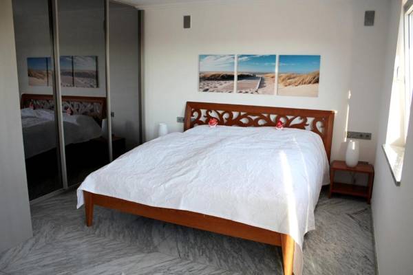 2 bedrooms appartement with indoor pool enclosed garden and wifi at Sauerlach