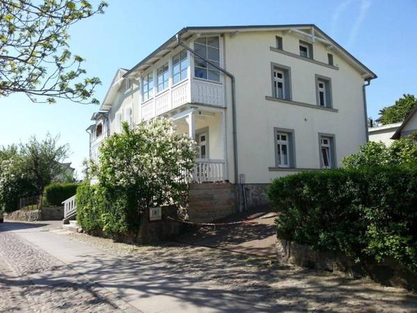 Villa-Rosengarten-Ferienwohnung-Terra