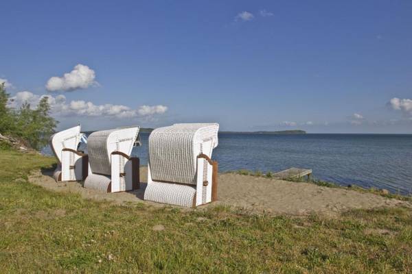 Gutshof Ostseeblick Ferienwohnungen FeWo 3 Terrasse Gartennutzung