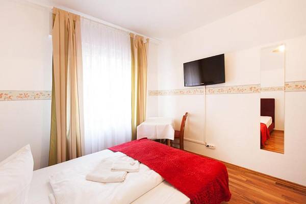 Pension Floesserstube