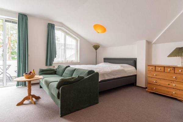 Fewo-19-Residenz-Duenenstrasse-in-Binz-Balkon-Strandnah-mit-TG-Stellplatz-1-Raum-Apartment