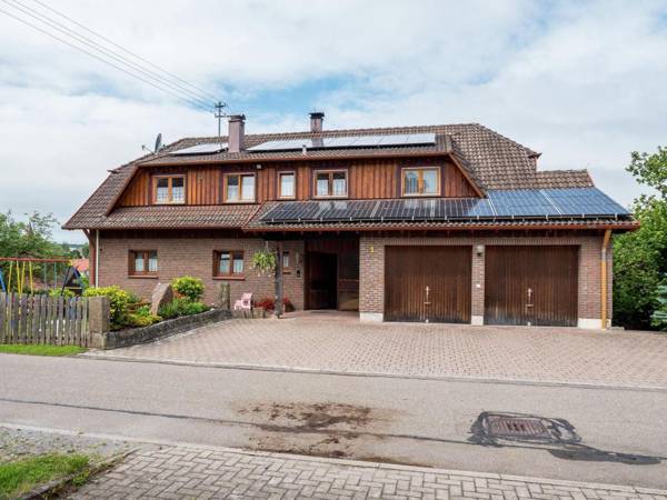 Spacious apartment in the Black Forest in a quiet residential area with private balcony