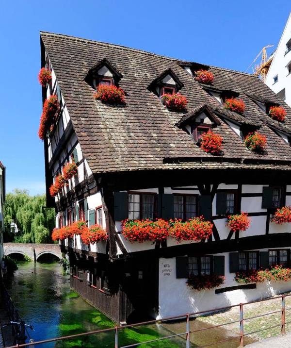 Hotel Schiefes Haus