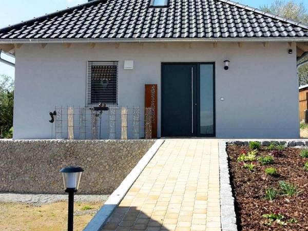 Detached holiday home in an idyllic quiet location with terrace and garden