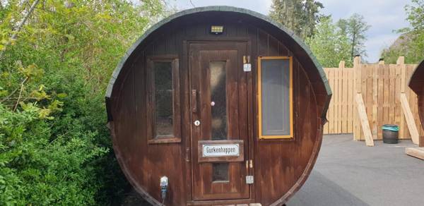 Mini Hotel Übernachten Im Gurkenfass