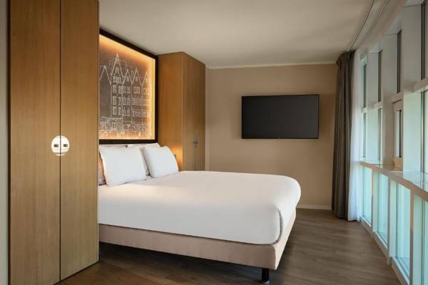 Wasserturm Hotel Cologne Curio Collection by Hilton