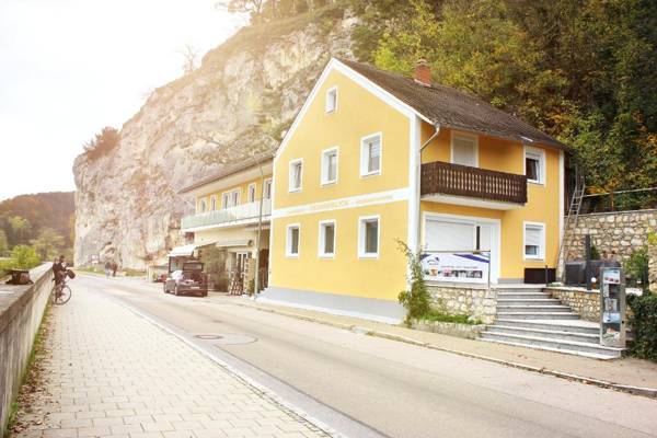 Ferienwohnung und Zimmer zum Donaublick