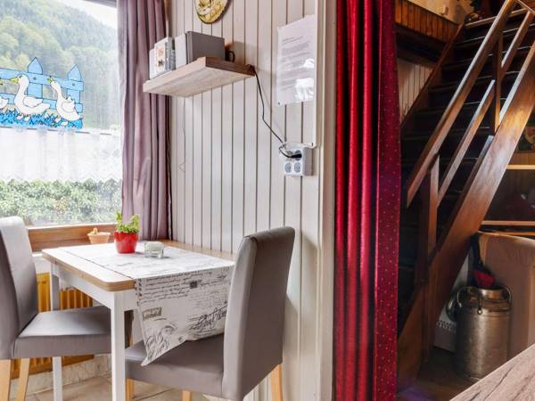 Gorgeous Holiday Home with Balcony Garden Furniture Grill