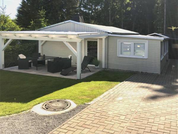 Cozy Holiday Home in Friedrichshöhe with Private Terrace