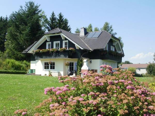 Charming Apartment in Frauenwald near the Forest