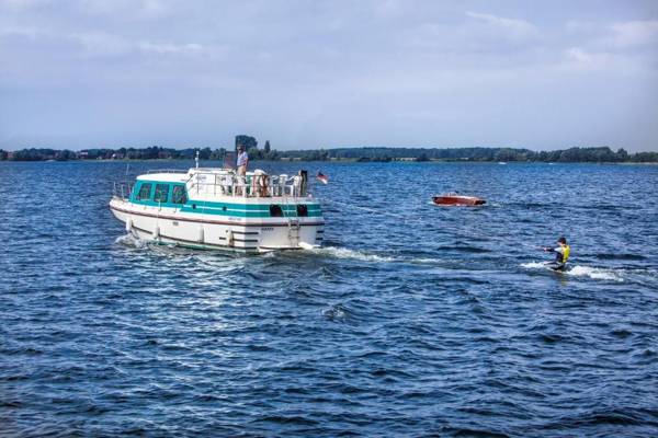 Kuhnle-Tours Bootshaus Zeuthen