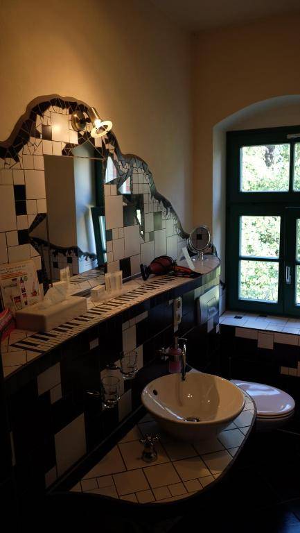 Backstage Hotel