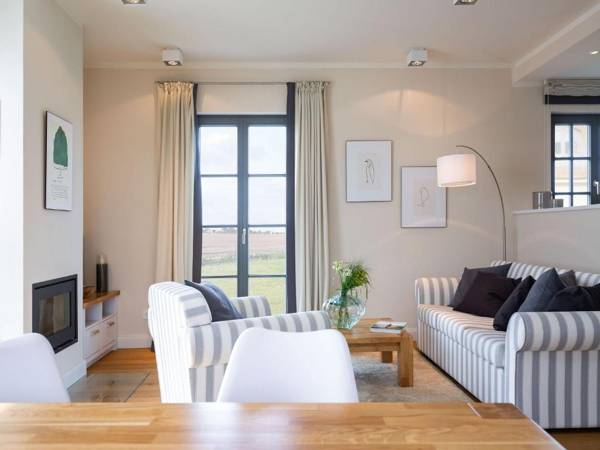 Premium Reetdachvilla mit 3 Schlafzimmern Sauna und Kamin E10