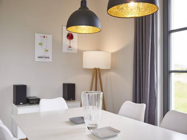 Reetland am Meer - Premium Reetdachvilla mit 3 Schlafzimmern Sauna und Kamin E24