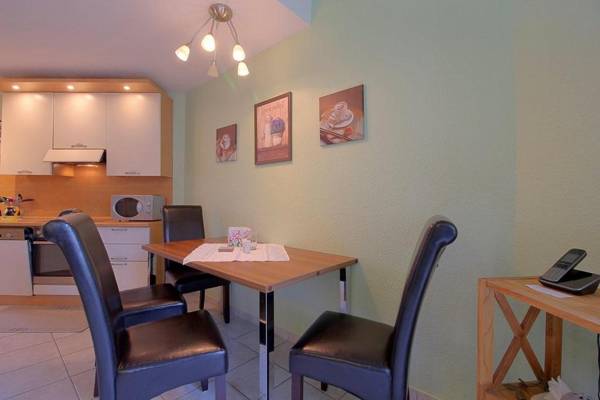 LT 33 Achteckhaus Manu