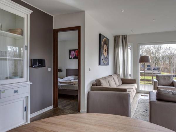 Detached bungalow with a washing machine near a lake