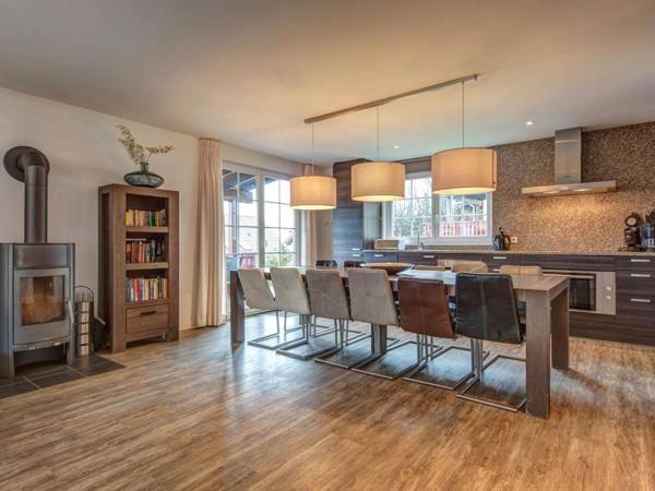 Luxury villa with fireplace near a reservoir in Nordeifel