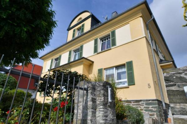 Elena Kempf Haaratelier & Guesthouse