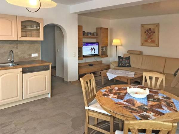 Cozy Apartment in Ellar with Garden