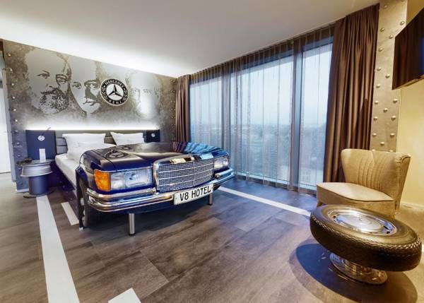 V8 HOTEL Motorworld Region Stuttgart