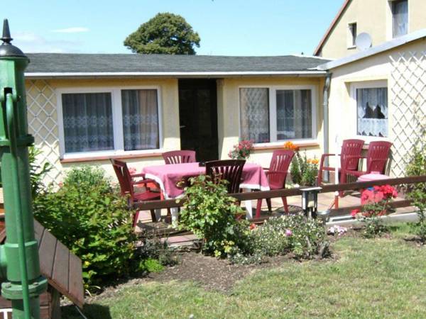 Tranquil Bungalow in Zweedorf with Sunbathing Area