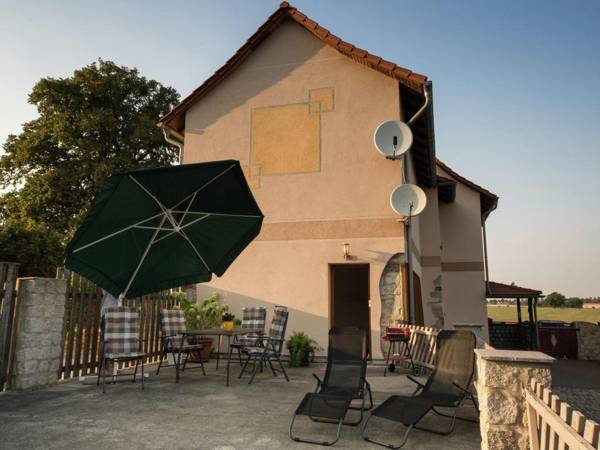 Spacious and ground floor apartment with garden and terrace near the forest