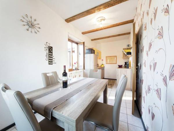 Spacious and ground floor apartment with garden and terrace near the forest