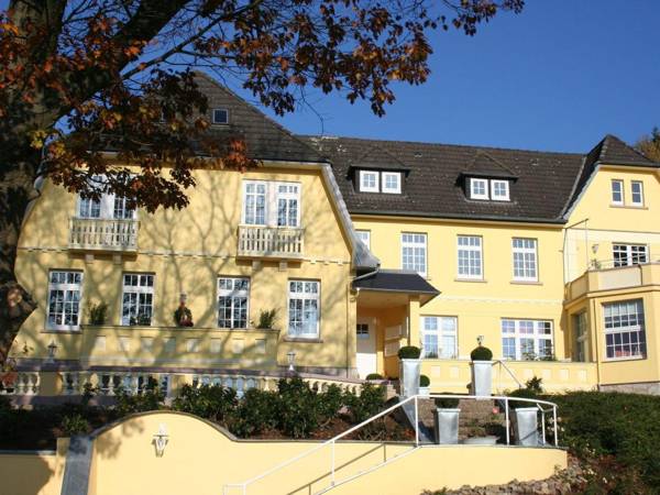 Quaint Apartment in Bad Pyrmont with Balcony & Garden