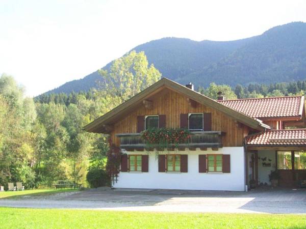 Alluring Apartment in Bad-Kohlgrub with Private Garden