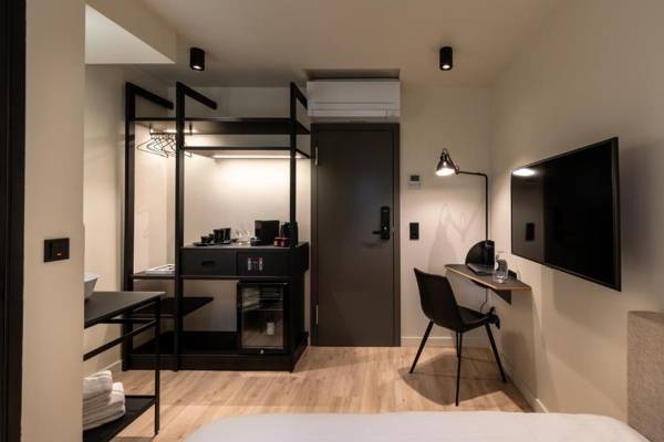 THE ADAMS - Self Check In Hotel