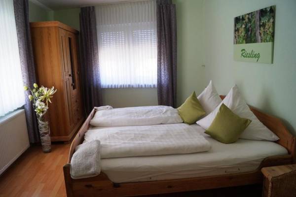 Gästezimmer / Weingut Peter