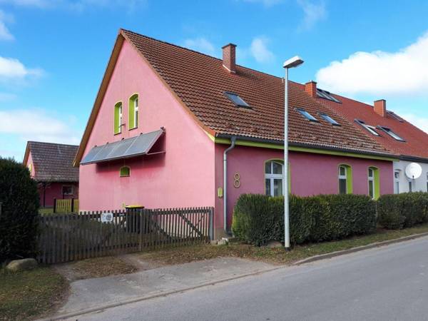 Snug Apartment in Altentreptow with Garden