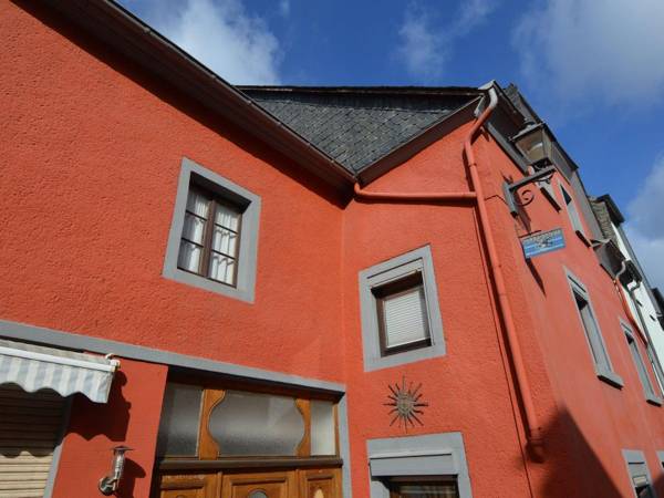 Charming Holiday Home in Neumagen-Dhron near Moezel