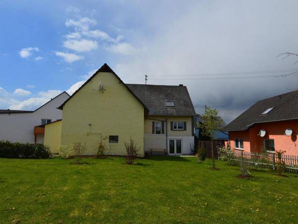 Comfortable house with a large fenced garden in beautiful Hünruck