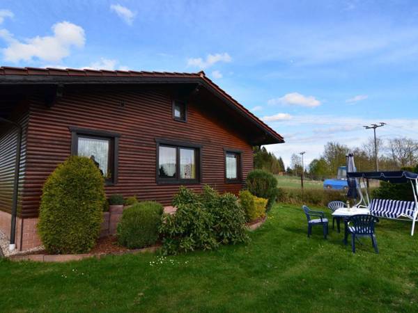 Holiday house in quiet sunny setting in the Thuringian Forest; garden and grill