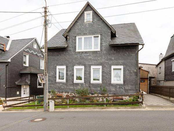Cozy Apartment in Altenfeld with Garden