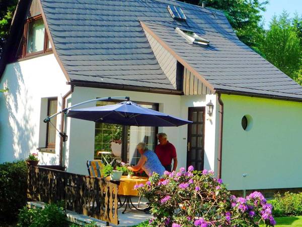 Comfortable Holiday Home in Schlettau near Horse Riding