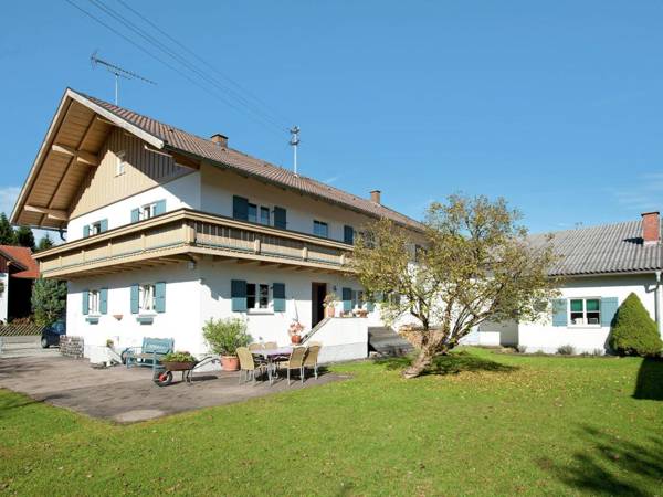 Beautiful child- and family-friendly apartment with balcony in the Pfaffenwinkel region