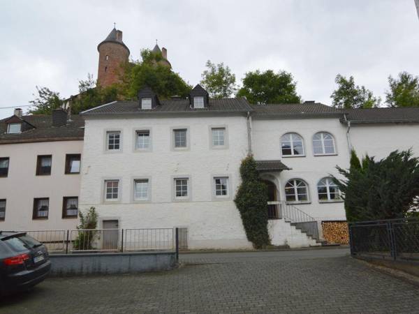 Very comfortable house with two bathrooms and a garden