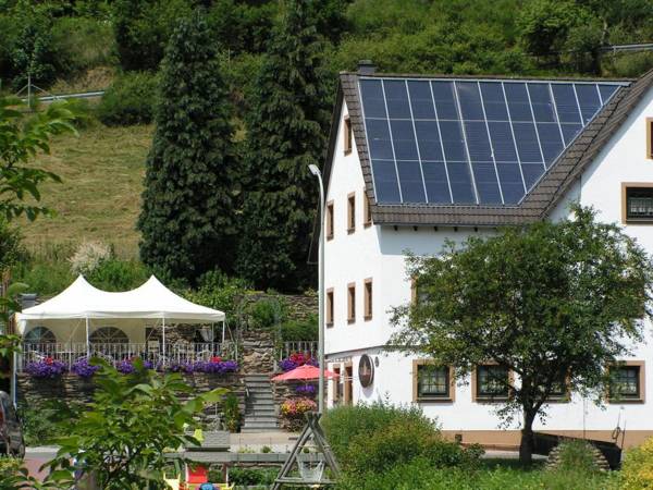 A modern apartment in the Hunsrück region's romantic Drohn Valley.