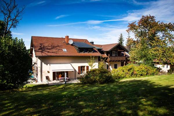 Ferienwohnung zum Forsthaus mit Wellnessbereich und Hallenbad