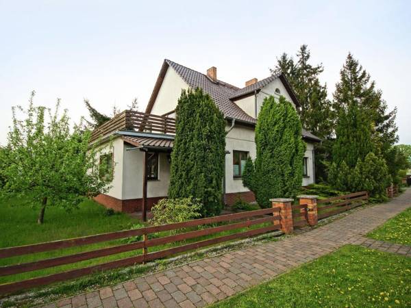 Spacious Apartment in Mönkebude with Private Garden
