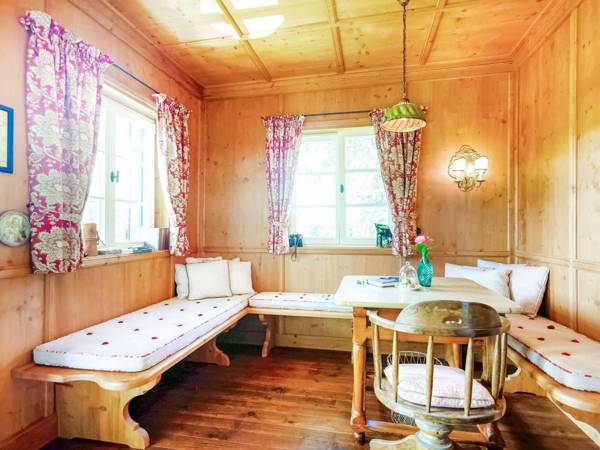 Holiday Home in Pähl with Terrace Garden Heating Parking