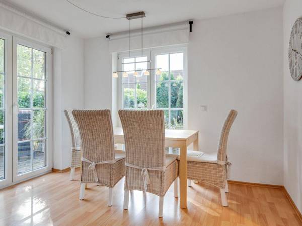 Enticing Holiday Home in Oldenburg with Garden near Sea