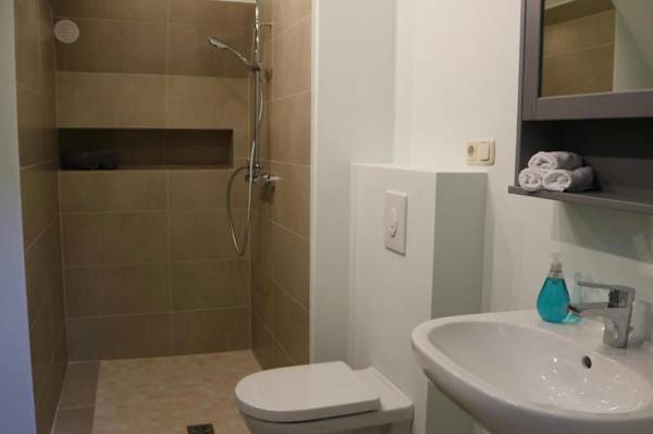 Reetdachhaus mit Nähe zur Ostsee Außensauna Spielplatz & großem Garten