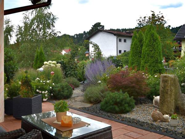Scenic Apartment with Balcony Garden Deckchairs Barbecue
