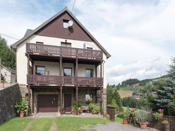 Holiday home in an idyllic setting in the heart of the Erzgebirge mountains with private balcony
