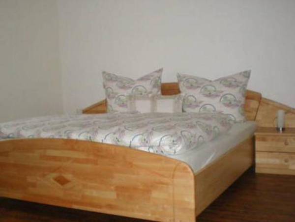 Holiday home in an idyllic setting in the heart of the Erzgebirge mountains with private balcony