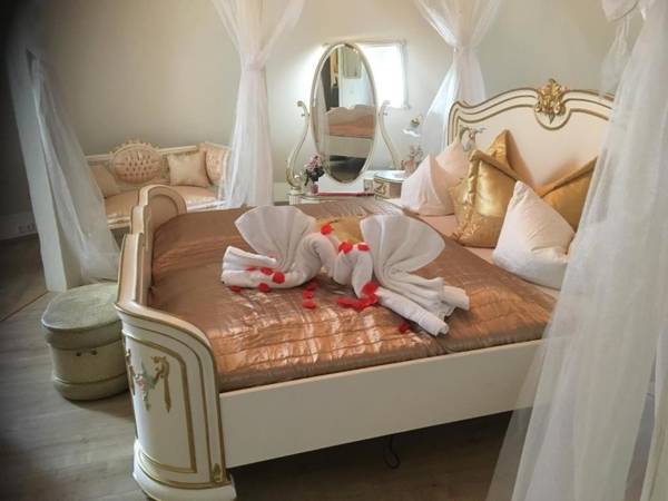 Hotel Schloss Grochwitz (garni)